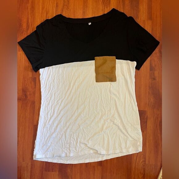 NWOT. Black-and-white simple blouse top. Size medium. - Picture 3 of 6